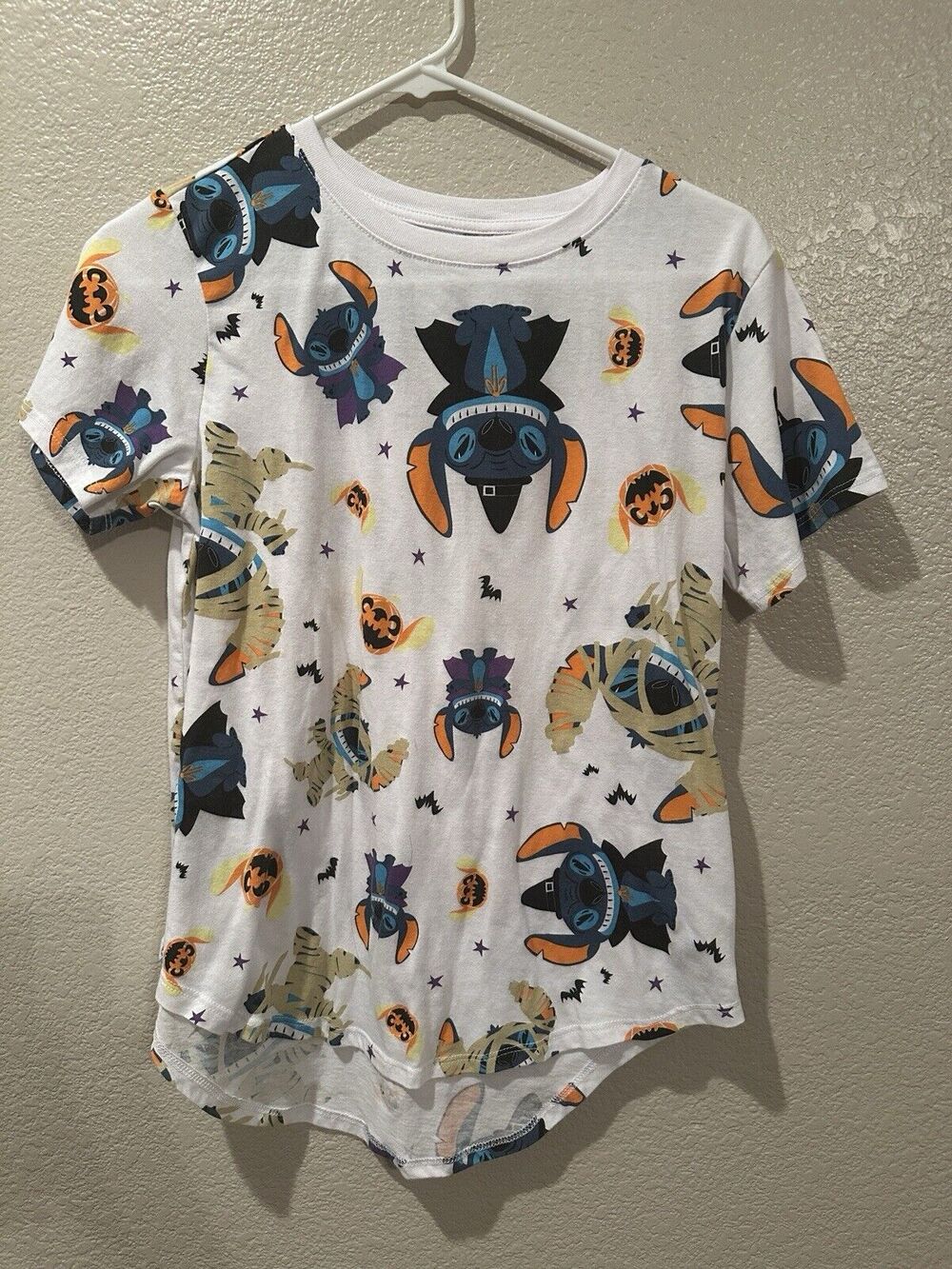 Disney Halloween Stitch 626 Vampire Mummy Bats & Pumpkins Tee Sz L